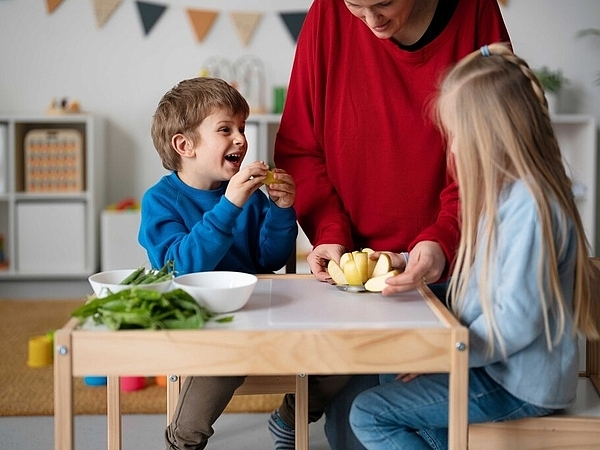 Encouraging Independence During Snack and Mealtime at Daycare