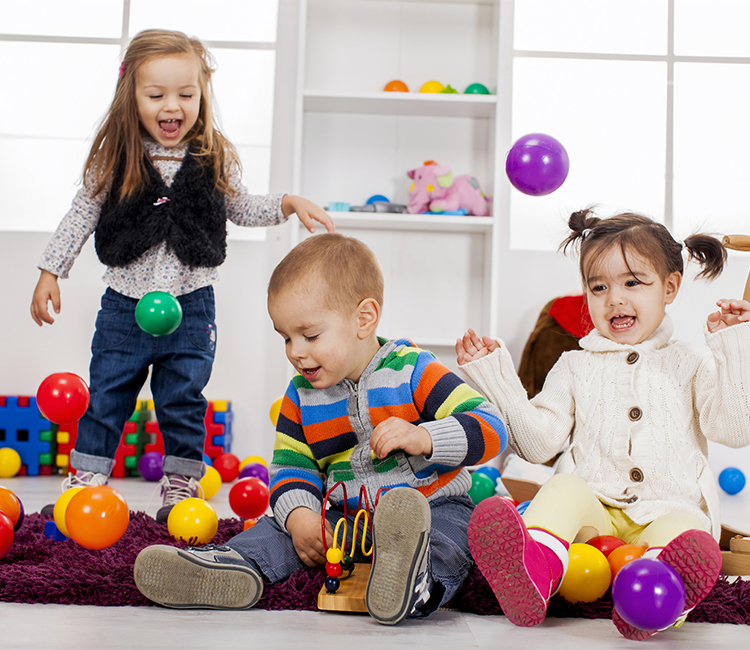 Creative Paths Learning Studio in Deerfield, IL nurtures toddlers playing in a ball pit.