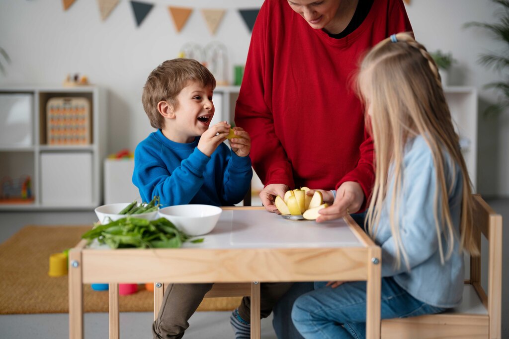 Encouraging Independence During Snack and Mealtime at Daycare