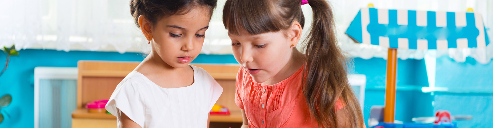Creative Paths Learning Studio in Deerfield, IL hosts a classroom project for young girls.